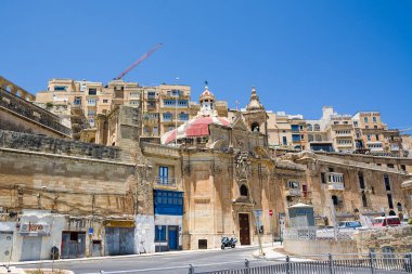 Valletta, Malta - 17 Haziran 2023: Valletta, Malta limanı yakınlarındaki Liesse Kilisesi