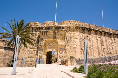 Vittoriosa, Malta - 17 Haziran 2023: Malta 'nın Vittoriosa kentinde bulunan Couvre Porte Counterguard' a Giriş