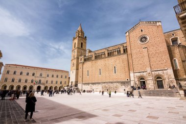 Chieti, İtalya - 29 Mart 2024 'te Kutsal Cuma günü inançlı