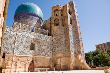 Side view of Bibi Khanum Mosque, with the dome and ruined parts clipart