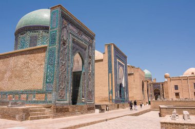 Semerkant, Özbekistan - 06 Temmuz 2024: Semerkand 'da Şah-i-Zinda' daki Mausoleums Portalları