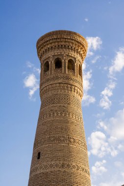 Buhara 'da gün batımında Khoja-Gaukushon minaresi