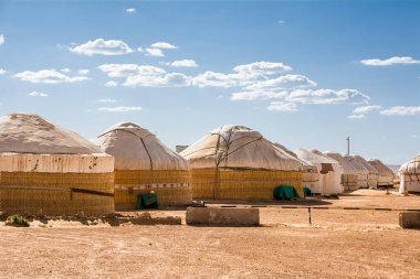 Özbek Çölü 'ndeki Yurt Kampı
