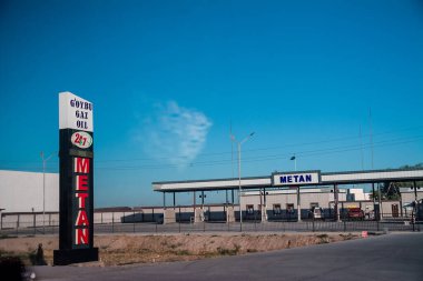 Khiva, Özbekistan - 10 Temmuz 2024: Özbekistan 'da tipik metan gazı dağıtıcısı, tipik itici gaz