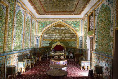 Khiva, Özbekistan - 11 Temmuz 2024: Antik Khiva kentini ziyaret eden kraliyet salonu