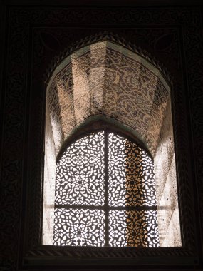 Siluet, Özbekistan Mimarisi ile Pencereyi SüsleName