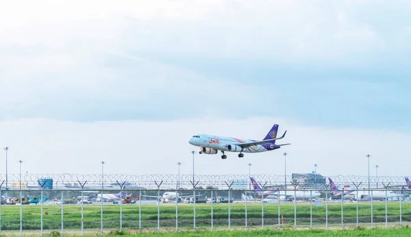 Samut Prakan Thajsko Srpna 2023 Thajské Aerolinky Přistávají Ranveji Mezinárodním — Stock fotografie