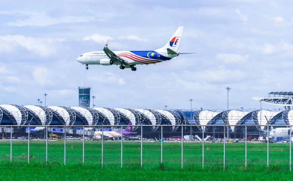 Samut Prakan Thajsko Září 2023 Mezinárodním Letišti Suvarnabhumi Přistává Komerční — Stock fotografie