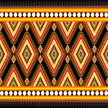 Etnik, pürüzsüz geometrik kabile arkaplanı. Siyah arka planda turuncu, beyaz geleneksel renk motifleri. Tekstil duvar kağıdı kumaşı için soyut Aztek süslemesi. Vektör illüstrasyonu