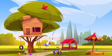 Ağaç evi, kum havuzu, oyuncaklar ve bisikletle dolu bir oyun alanı. Parktaki, bahçedeki, anaokulundaki çocuklar için ahşap ağaç ev, vektör karikatür çizimi