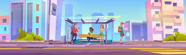 市区巴士站的人群 带着小玩意等公共交通工具的男男女女的病媒卡通画 城市建筑背景下的带木制长椅的玻璃庇护所 — 图库矢量图片