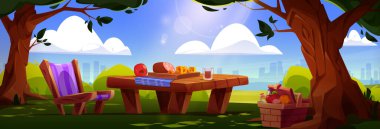 Piknik masası - yemek, hasır sepet ve şehir parkında yeşil ağaçların altında şezlong ve arka planda şehir gökdelenleri olan karikatür masası. Güneşli yaz gününde hafta sonu tatili, doğada öğle yemeği..