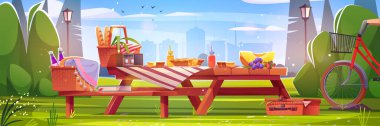 Şehir parkındaki ahşap masada geçmişe dönük piknik. Açık havada sunulan iştah açıcı kahvaltının vektör çizgi filmi çizimi, bankın yanında klasik radyo ve bisiklet, şehir planına karşı romantik tarih