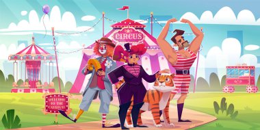 Lunaparktaki sirk oyuncuları. Palyaço kostümlü vektör karikatür çizimi, kaplan ve güçlü adamla kadın terbiyecisi eğlence karnavalı, retro atlıkarınca, patlamış mısır tezgahı, şehir arka planı