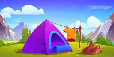 Dağ vadisinde kamp çadırı. Güzel doğal manzaranın vektör çizimi, yakacak odun yığını, ipte kuruyan tişört, yeşil çimenler ve çalılar, mavi gökyüzündeki bulutlar.