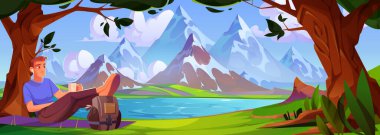 Erkek turist dağ gölü yakınlarında dinleniyor. Çimlerin üzerinde oturan, ağacın altında çay içen, nehir suyuna hayran olan, yürüyüş yapan, yaz tatilinin keyfini çıkaran genç adamın vektör çizimi.