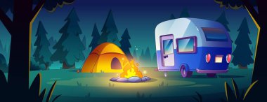 Gece ormanında karavan kampı. Çadırın yakınındaki retro minibüsün vektör karikatür çizimi ve açıklıkta yanan şenlik ateşi, yaz tatili ve kamp için tekerlekli ev, gece yarısı gökyüzü, köknar ağacı ormanı.