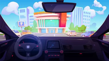 Süpermarketin otoparkındaki arabanın ön camından otomobiller ve tabelasıyla bak. Yazın alışveriş merkezinin yanındaki karikatür parkında araçlar vardı. Ön camda sürücü paneli olan Pov.