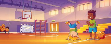 Okulun spor salonunda oyuncu çocuklar. Çağdaş vektör karikatürü, iki mutlu çocuğun zıplamasını basketbol sahasında gülümsemesini, aktif arkadaşlarının birlikte eğlenmesini, spor eğitimini, kapalı alanda aktivitelerini gösteriyor.