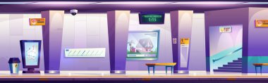 Güzergah haritasını, varış zamanını, reklam görüntülerini gösteren dijital ekranları olan modern metro istasyonu iç mimarisi. Ahşap bankları, güvenlik kamerası, merdivenleri ve sütunları olan boş metro salonu..