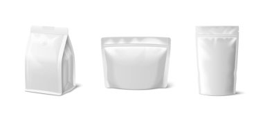 Arka planda beyaz kese kağıtları var. Ürün markalaşması, yeniden mühürlenebilir gıda, kahve, çay, çerez ambalajı için zip kilidi ve boş yüzeyi olan 3D çanta modellerinin gerçekçi temsili.