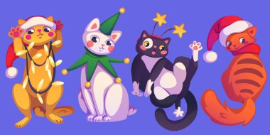 Noel Kedileri Şenlik Kedileri Koleksiyonu. Işıklara sarılmış kızıl kedi yavrusu, elf kostümlü beyaz kedi, yıldız bantlı siyah kedi, Noel Baba şapkalı kırmızı arkadaş. Tatil kartı için çizgi film hayvanları.