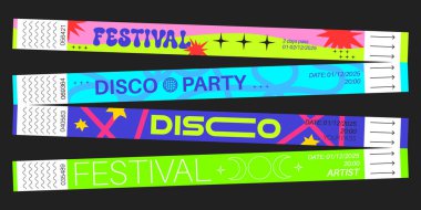 Festival bilekliği tasarımları. Geometrik şekilli neon bileklikler, yıldızlar, dünya, ay evreleri. Parti erişimi için geçmişe dönük çılgın etkinlik bileti şablonları. Renkli kol bantları ayarlandı.