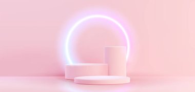 Minimalist 3d podyumun arkasındaki parlak çember yumuşak pembe arka planda. Farklı yüksekliklerde silindirik platformlarla Geometrik ekran sahnesi. Ürün gösterisi için temiz modern estetik.