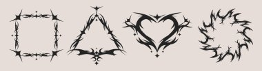 Yeni kabile dövme çerçeveleri arka planda izole edilmiş. Gotik kare, üçgen, kalp, çember kenarlıkları, siyah mürekkep sembolleri, grunge sokak giyimi dekoru, grafiti elementlerinin gerçekçi temsili