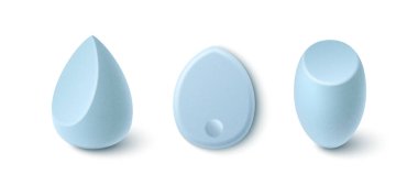 Farklı şekillerde pürüzsüz mavi makyaj süngerleri - gözyaşı damlası, yumurta ve oval. Vakıf koruyucusunun harmanlanması için yumuşak aletler makyaj uygulaması. Profesyonel güzellik cilt bakımı için kozmetik uygulamaları.