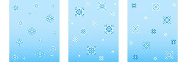 Piksel kar kalıpları ayarlandı - beyaz ve mavi kar taneleri Pastel gradyan arkaplana saçıldı. Kış oyun dokuları için farklı kristal şekiller, noktalar ve geometrik biçimler, 8 bit bayram tasarımları.