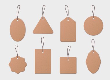 İndirim etiketleri veya perakende eklentileri için dize eklentileri olan kahverengi fiyat etiketi koleksiyonu. Kraft kağıdı, kordon halkaları ile tasarımları şekillendirir. Satış reklamları veya ürün işaretlemeleri için boş vintage etiketler.