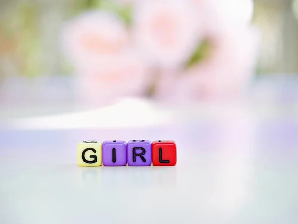 Mädchen Alphabet Buchstaben Mit Verschwommenen Rosa Blumen — Stockfoto
