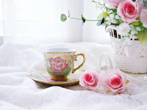 Antique Cup Tea Pink Rose White Background English Tea Vintage — Stock Photo, Image