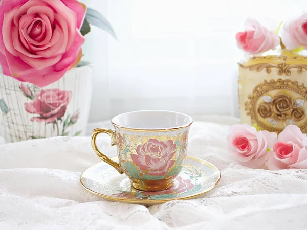 Антикварная Чашка Чая Розовой Розой Белом Фоне Английский Чай Винтажный — стоковое фото