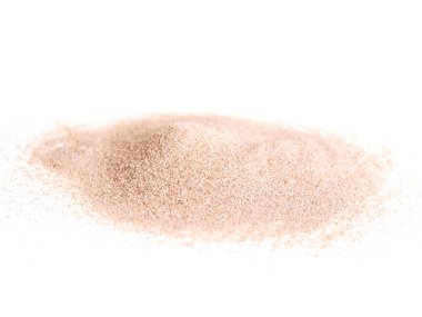 Beyaz Arkaplanda Yığın Kumu Kuru ve Küçük Doku Sahili Çölü, Doğa Tropik Yaz Konsepti.