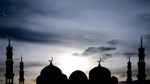 Kuppel Der Moscheen Halbmond Abendhimmel Bei Sonnenuntergang Islamisches Neujahr Muharram — Stockfoto