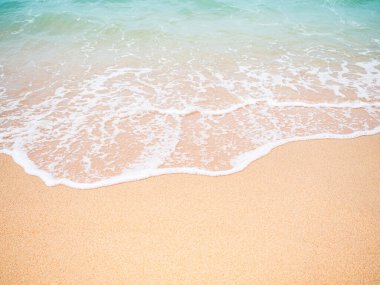 Sahilde Deniz Sahili 'nde Dalgalar, Kum Üzerinde Spash Suyu, Turizm İçin Tropikal Doğa Kıyısı Tatil Tatili Yaz Tatili, Güzel Deniz Burnu Serbest Alan.