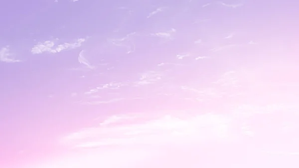 背景图摘要天窗设计横幅概念 浅色云彩紫色天窗 彩虹落日墙纸自由展示空间 色彩艳丽的日出模板地平线 — 图库照片