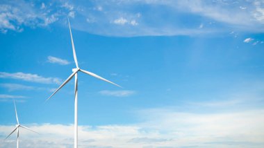 Mavi Gökteki Yel Değirmeni, Enerji Türbini Rüzgar Üretim Fabrikası Çiftliği, Santral Rüzgar Türbini Sürdürülebilir Fabrikası, Elektrik Endüstrisi Yenilenebilir Enerji Fabrikası, Çevre.