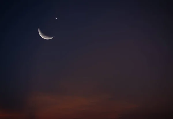 Moon Muharram Mübarek Ramazan Kavramı, Crecent Moon ve Sky Dark Night Arkaplan Sembolleri, Yeni Yıl Muharram, Kurban Bayramı, Arapça Kurban Arkaplanı, Kareem Geleneksel Kutsal Allah Müslüman Günbatımı.