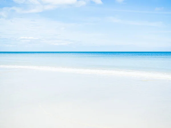 Plaża Piasek Morzu Letnie Tło Wave Water Shore Blue Sky — Zdjęcie stockowe
