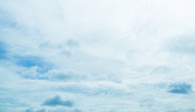 Mavi Gökyüzü Beyaz Bulutlu Arkaplan, Bulutlu Yaz Açık Açık Hava Doku Dokuma Gündüz Görünümü, Kış Güneşli Parlak Doğa Gökyüzü Gökyüzü Kabarık Fluffy, Çevre Co2 Kavramı.