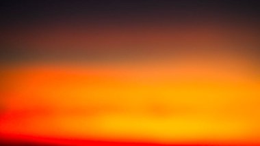 Sunset Orange Sky Gradient Sunrise Bulutlu Bulutlu Bulutlu Güzel Yaz Gecesi Mavi Renkli Manzara Güneşli Bulutlu Arka plan Açık Ufuk Temiz Bahar Günü Sakin Tropik Doğa.