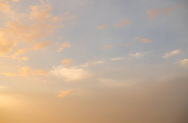 Sunset Sky Orange Sunrise Bulut Akşam Güzel Altın Turuncu Manzara Aydınlık Şafak Güneşli Bulutlu Güneş Açık Ufuk Durgun Yaz Günü Gökyüzü Sabah Tropikal Sahne Arkaplanı.