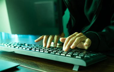 Bilgisayar Bilgisayarında Klavye Hackleme Kimlik Hırsızlığı Dijital Kripto Para Sanal Kod İnternet Saldırısı İş Verisi Bilgisayar Bilgisayarı, Güvenlik Sayısal Ai Teknolojisi.
