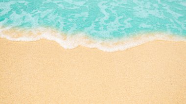 Plaj Kumu ve Dalgalı Deniz Arkaplanı Mavi Su Yaz Sahil Köpüğü Kıyı Sahili Sükuneti Kıyı Adası Sahil Bölgesi Tropikal Manzarası Turizm Seyahati için Güzel Duvar Kağıdı.