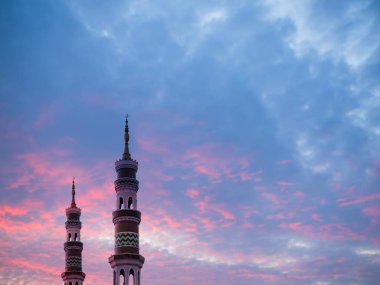 Gökyüzü Ramazan Camii İslam Günbatımı Kara Bulut Galaksi Manzarası, Arap Müslümanların Mübarek Mübarek Mühürlü Mübarek Dekorasyon Gecesi Kurban Bayramı Kareem Kutsal Dau Allah 'ı selamlıyor.