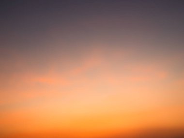 Gün batımı bulanıklığı Orange Sky Gradient Sunrise Pastel Bulutlu Evening Beautiful Landscape Dawn Sunny Day Sabah Bulutlu Alacakaranlık Altın Günışığı Duvar Kağıdı Huzurlu Horizon Bulutlu Cennet Sahnesi.