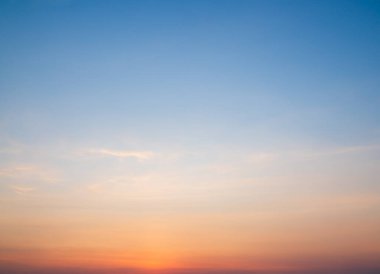 Sunset Gökyüzü Turuncu Bulutlu Gün Işığı Arka plan Akşam Mavi Şafak Alacakaranlık Yaz Gecesi Horizon Güneş 'i Güzel, Temiz, Aydınlık, Parlak, Sakin, Sıcak, Soyut